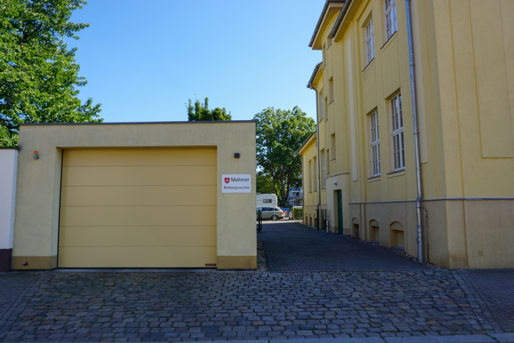 Außenansicht der Rettungswache Hamburger Straße in Magdeburg